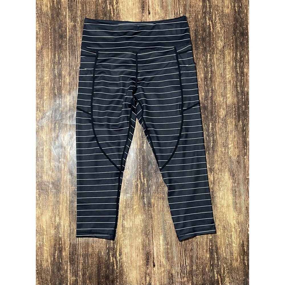 Zyia Active Light & Tight Pocket Crop black & white striped leggings size 8-10